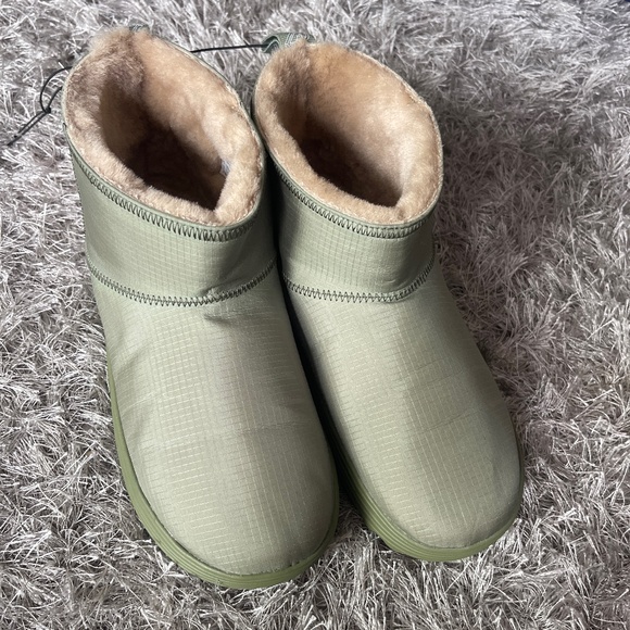 NWT Roxy Green Pow Booty Faux Fur Lined Ankle Boots / Booties Size 8 - Picture 2 of 5
